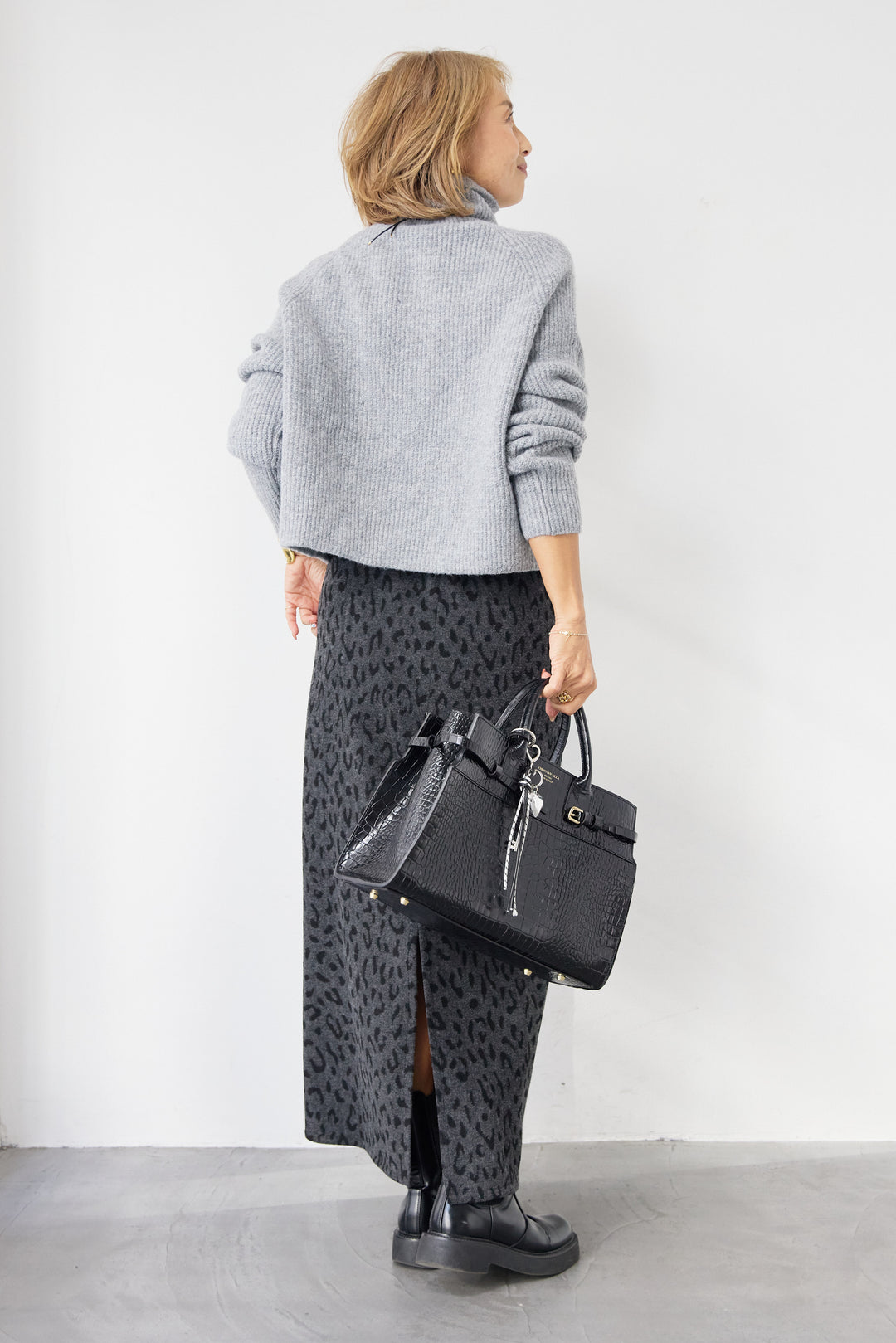 ウール混リブタートルショートニット