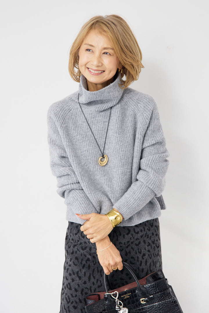 ウール混リブタートルショートニット