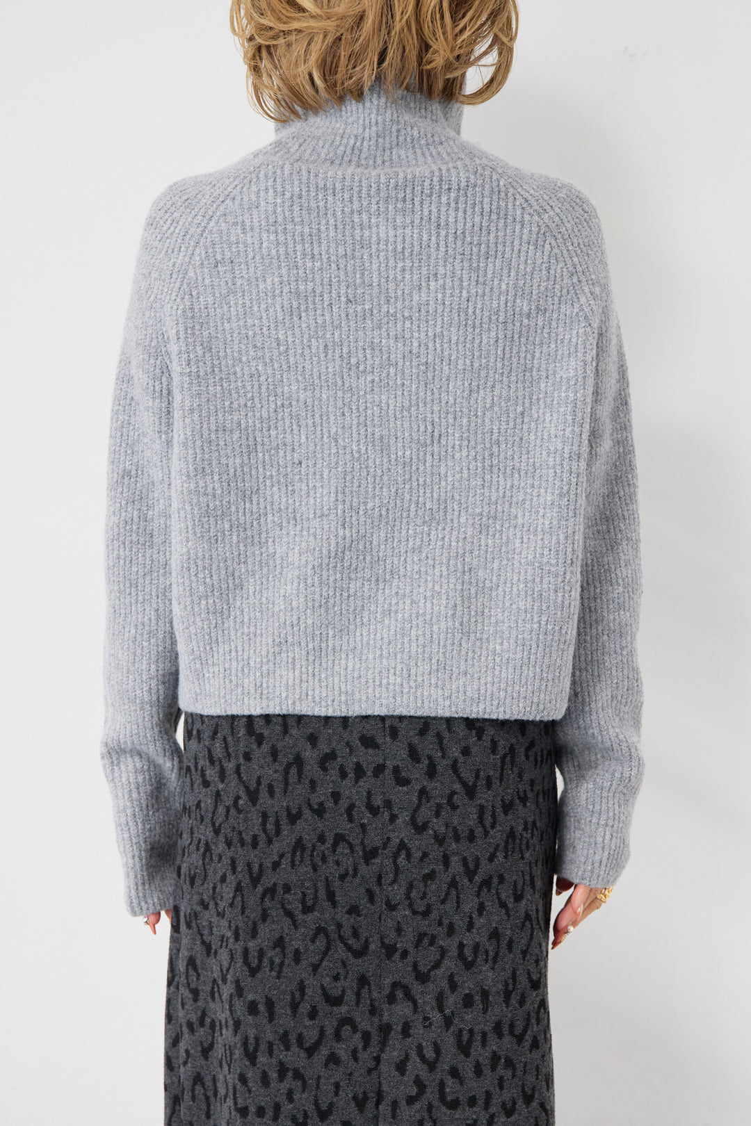 ウール混リブタートルショートニット