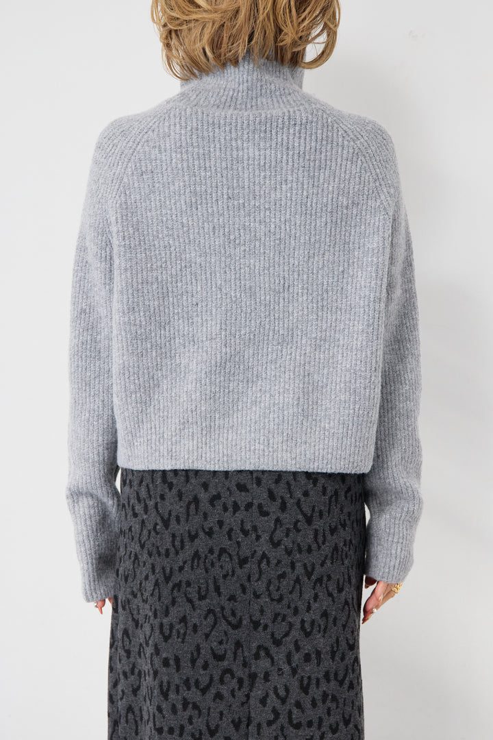 ウール混リブタートルショートニット