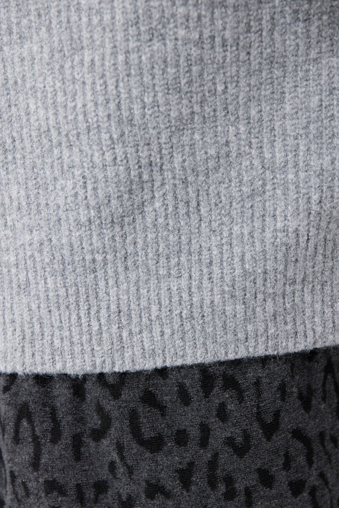 ウール混リブタートルショートニット