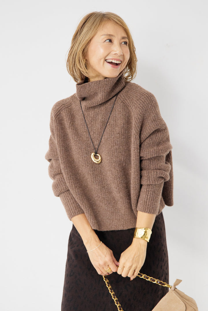 ウール混リブタートルショートニット