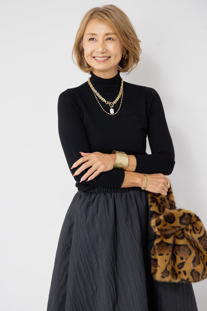 ロールエッジタートルニット