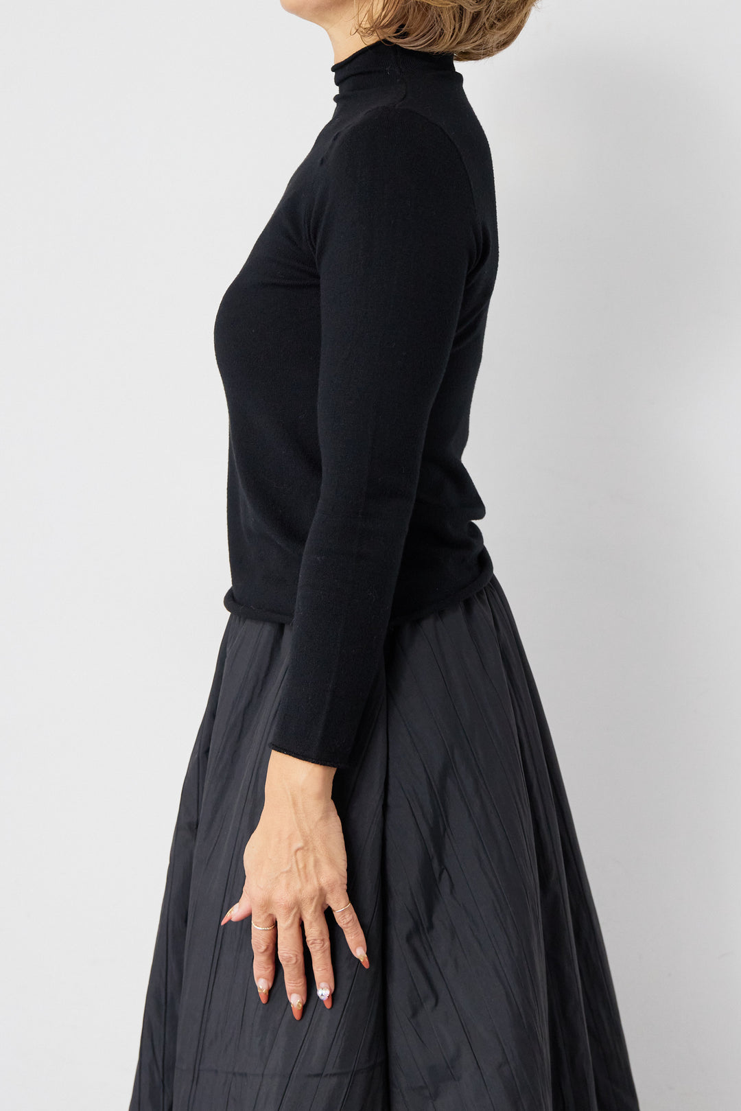 ロールエッジタートルニット