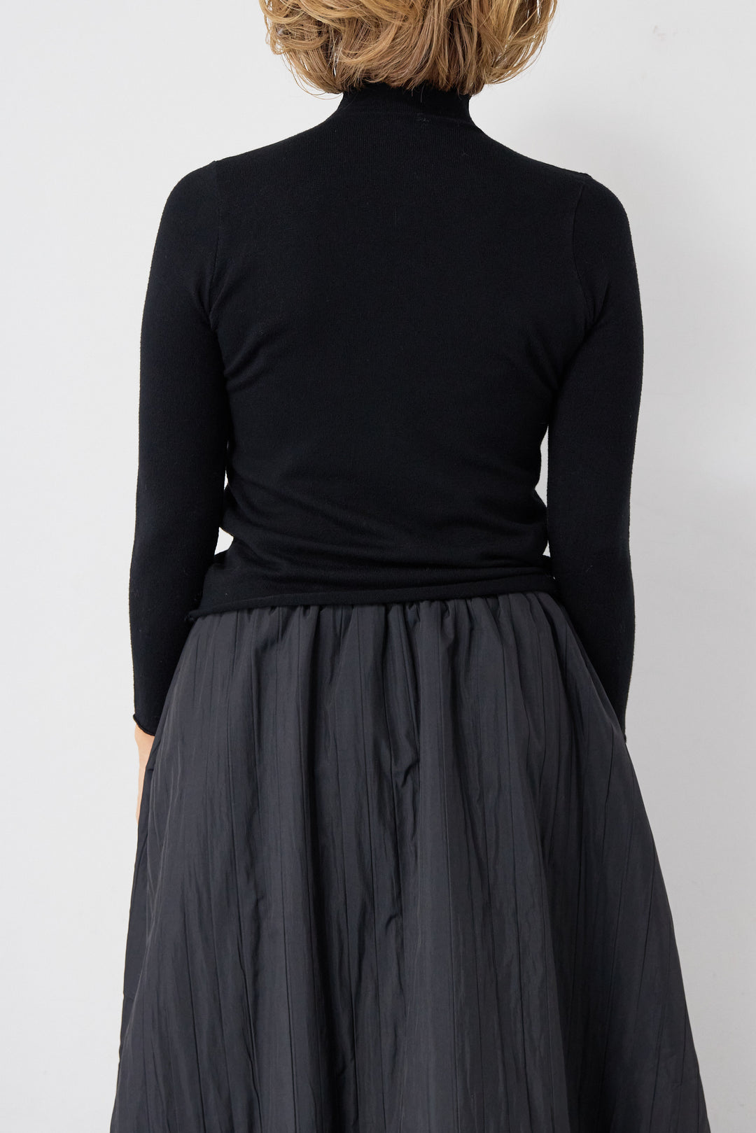 ロールエッジタートルニット