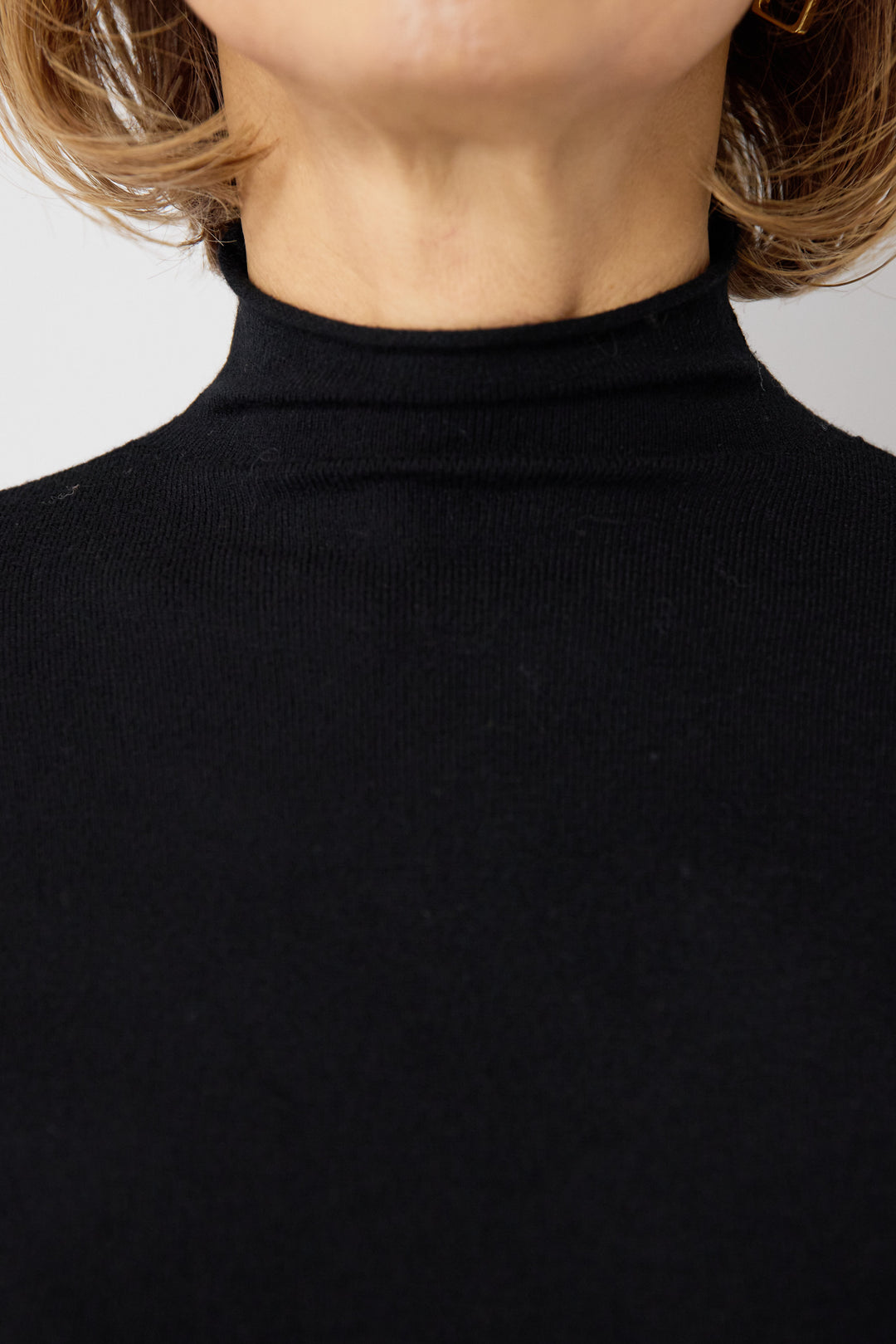 ロールエッジタートルニット