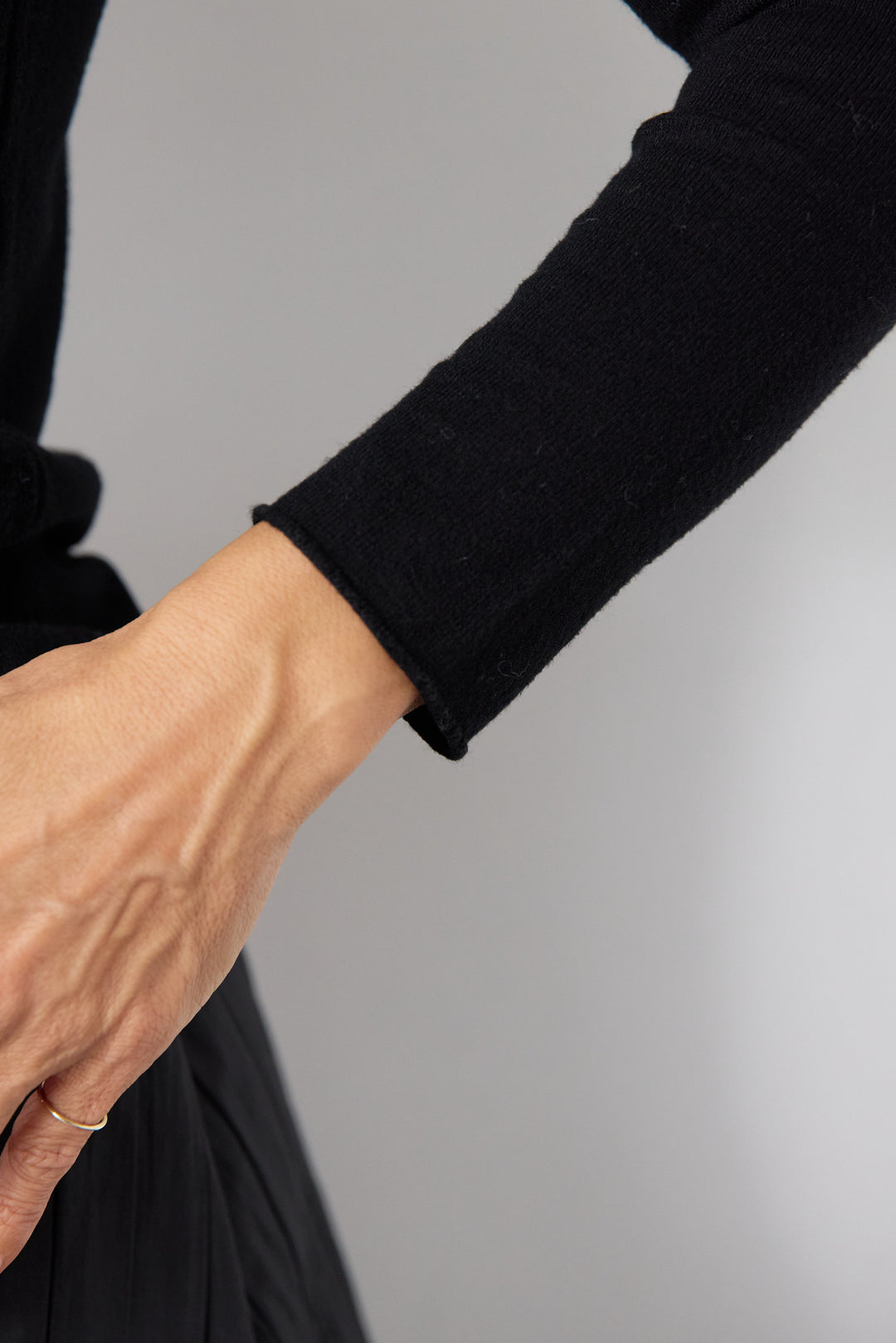 ロールエッジタートルニット