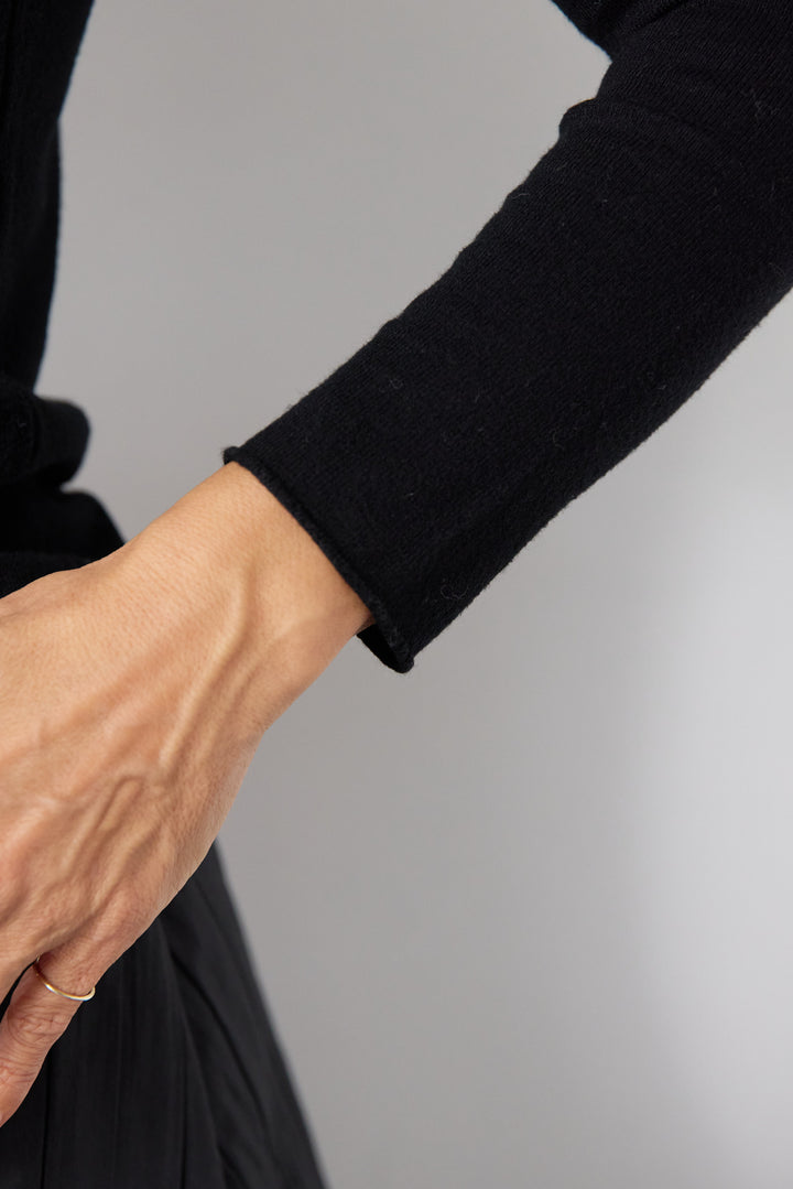 ロールエッジタートルニット