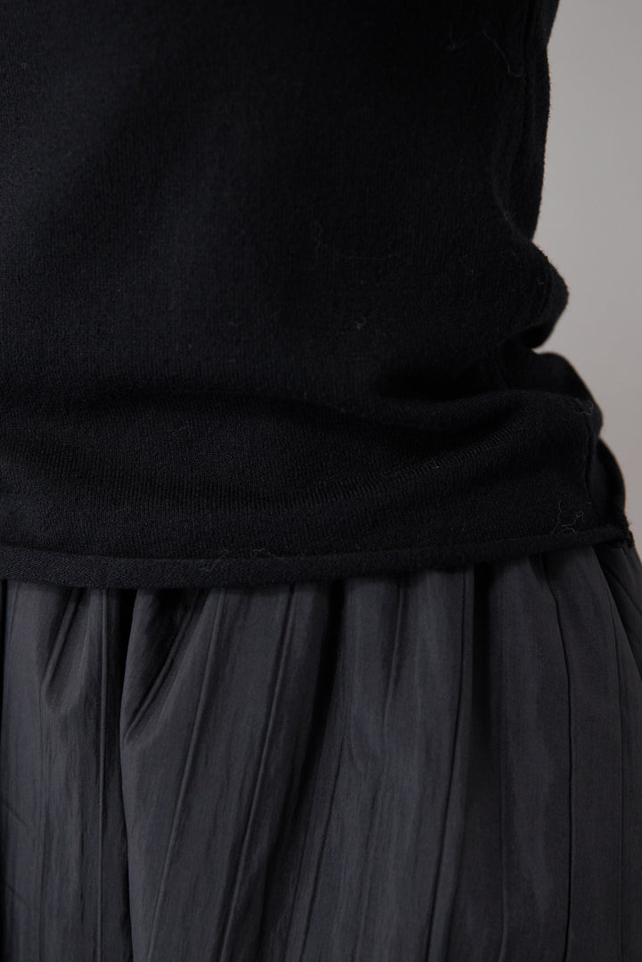 ロールエッジタートルニット