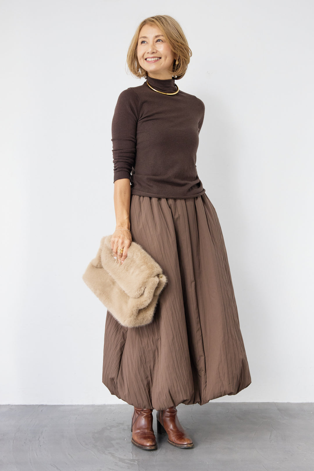 ロールエッジタートルニット