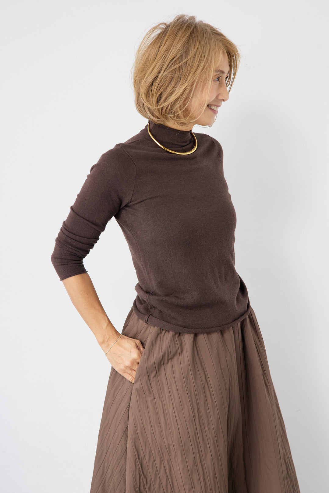 ロールエッジタートルニット