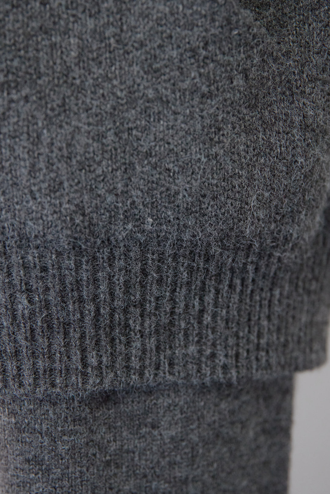 ファーフードジップニットパーカーセットアップ