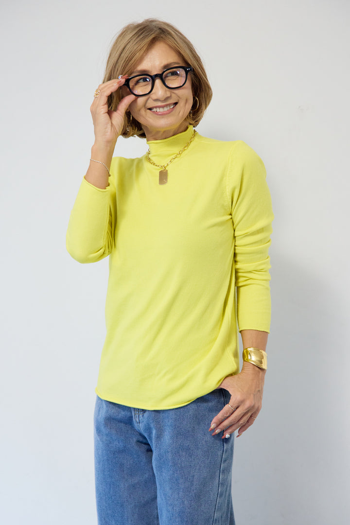 ロールエッジタートルニット