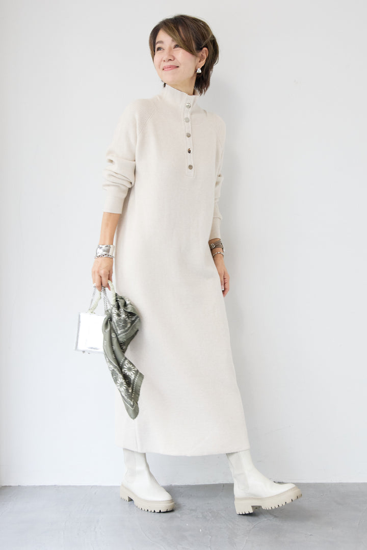 メタルボタンニットワンピース