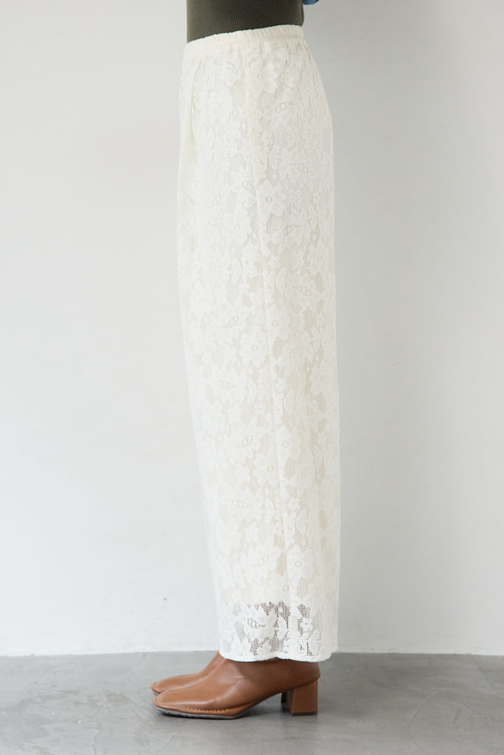 フラワーエンブロイダリーワイドパンツ