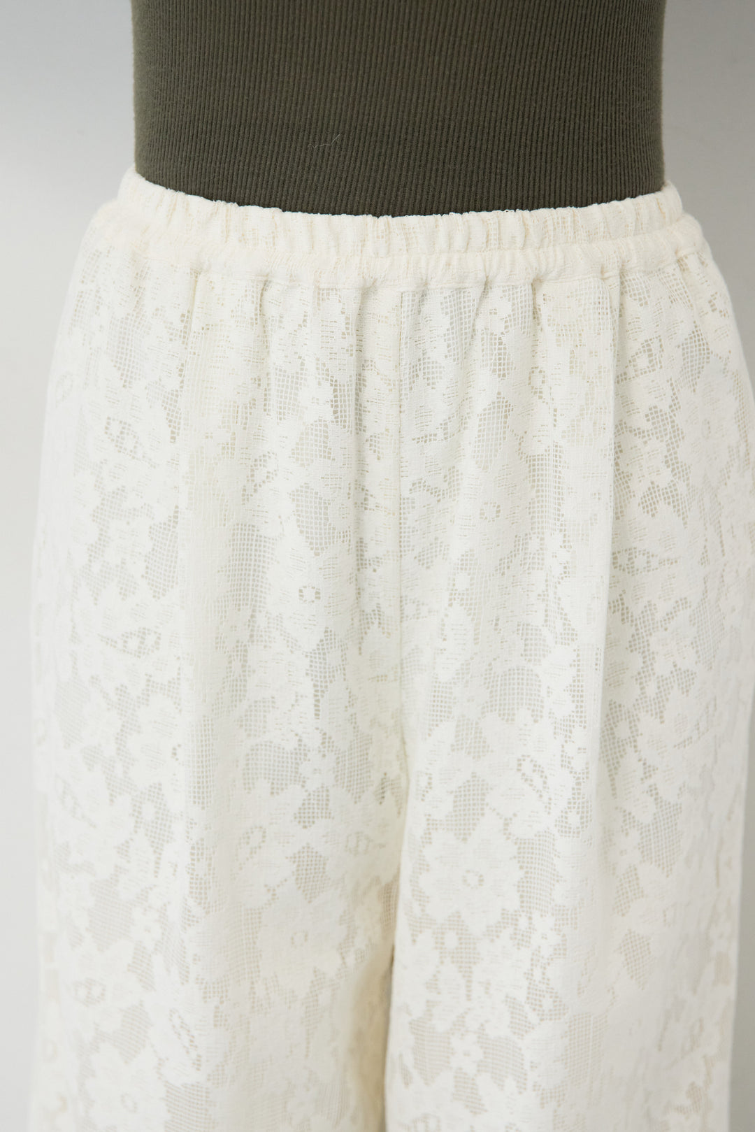 フラワーエンブロイダリーワイドパンツ