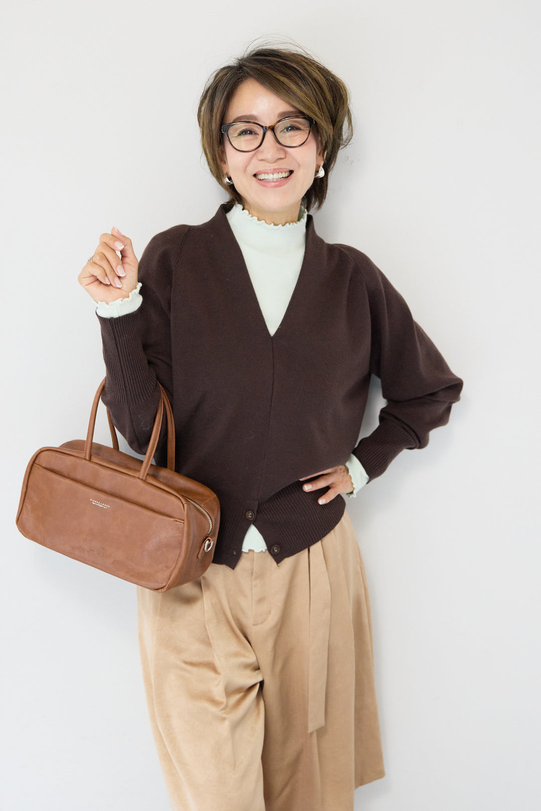 ベーシックVネックコンパクトニット