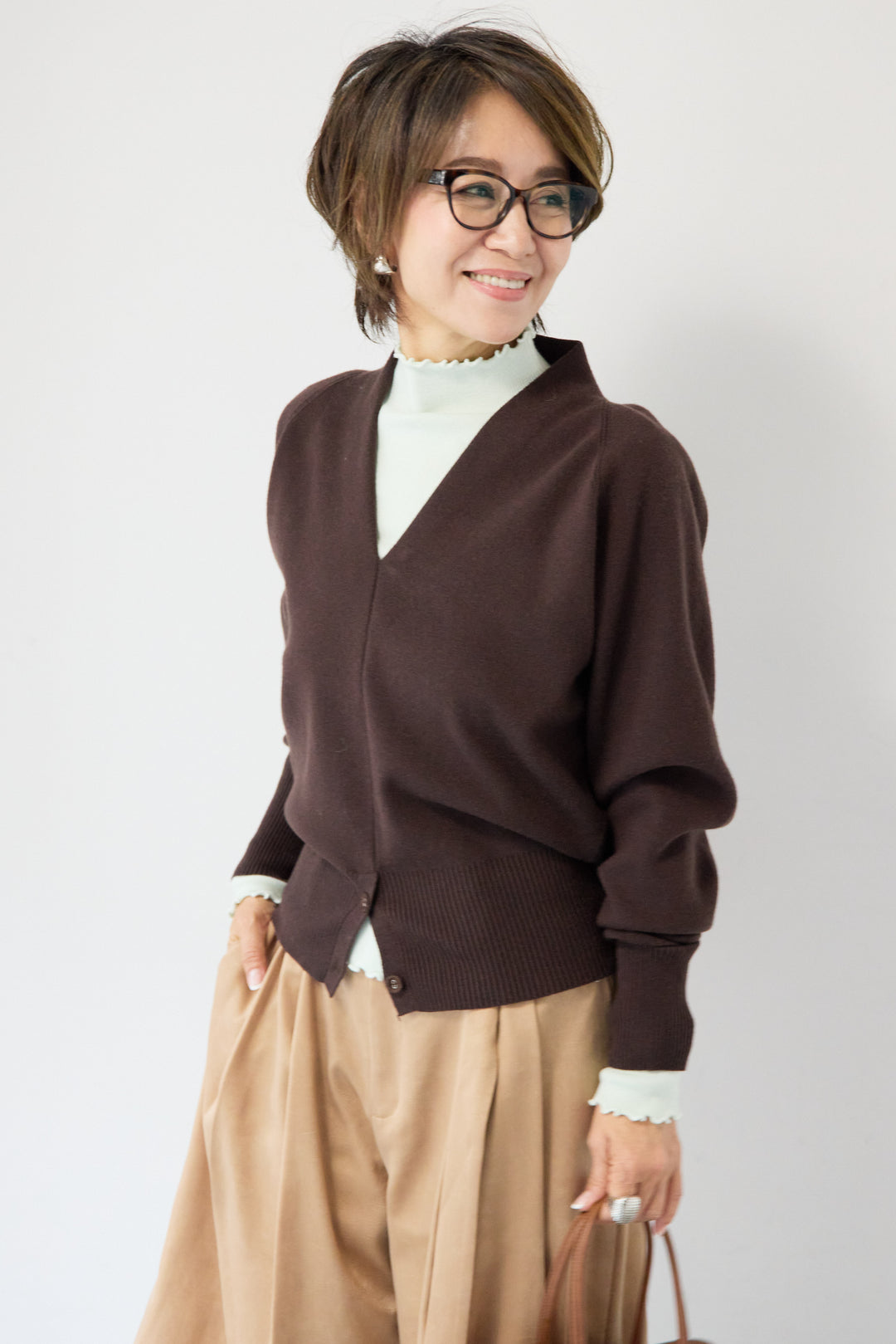 ベーシックVネックコンパクトニット