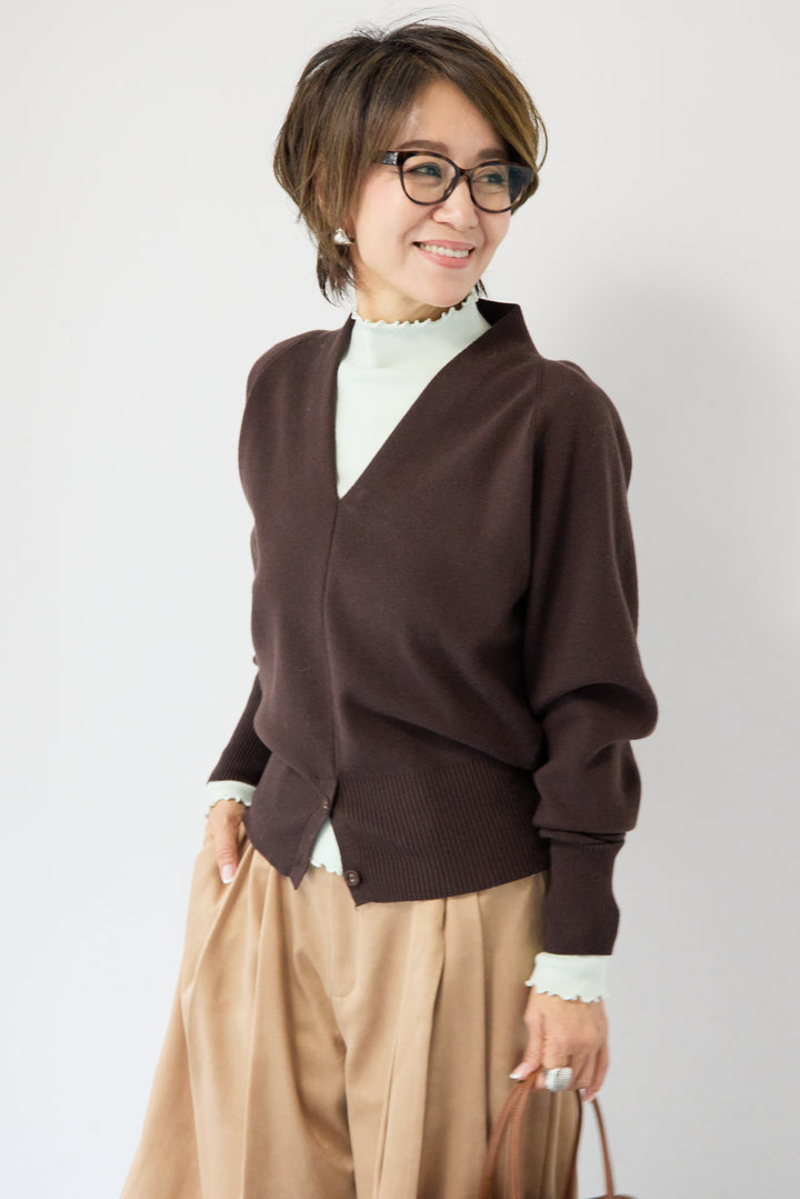 ベーシックVネックコンパクトニット