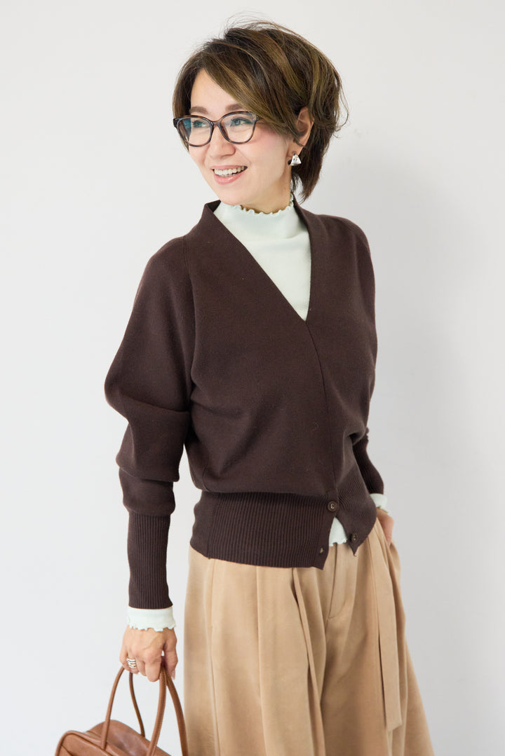 ベーシックVネックコンパクトニット