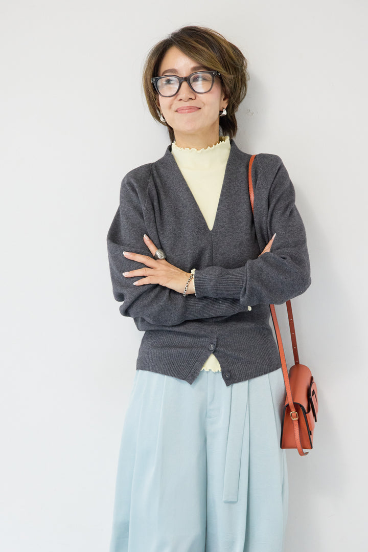 ベーシックVネックコンパクトニット