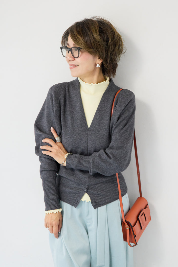 ベーシックVネックコンパクトニット