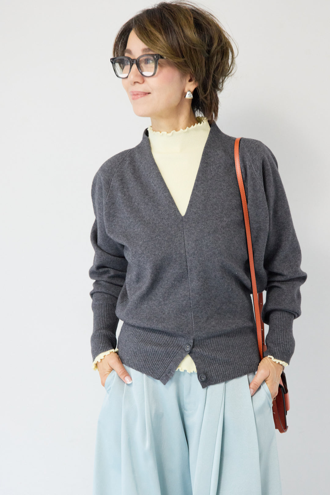 ベーシックVネックコンパクトニット