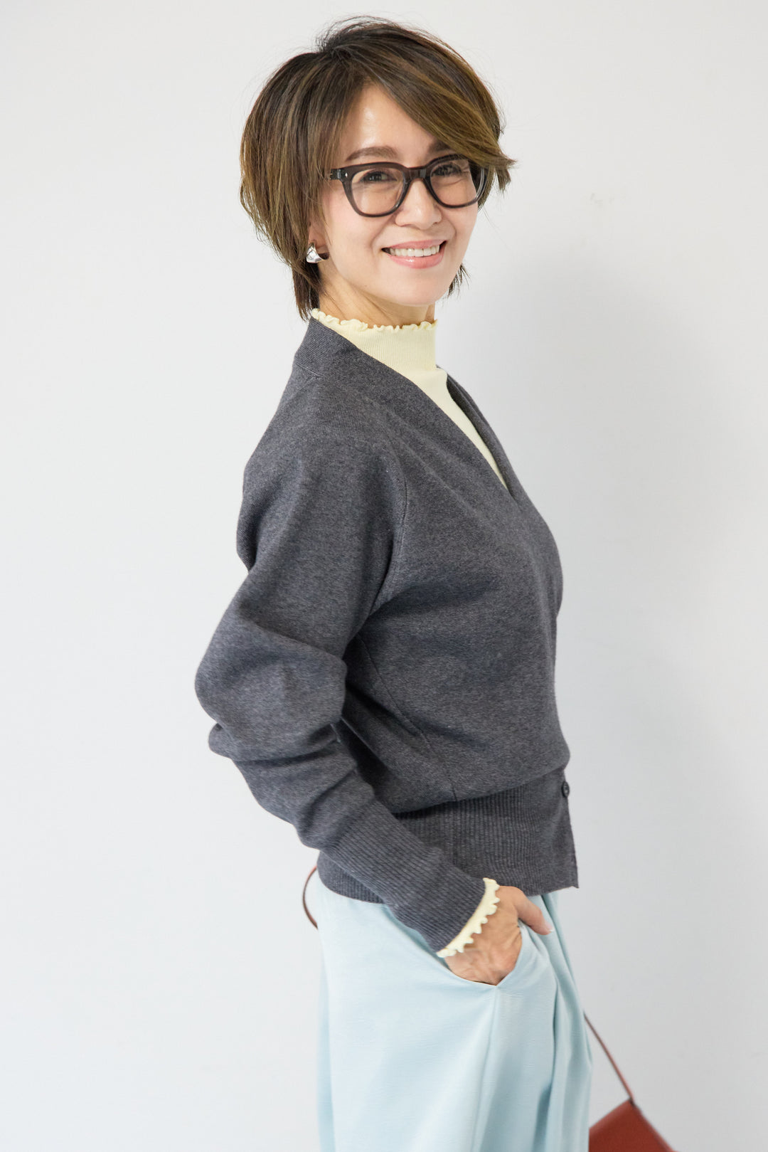 ベーシックVネックコンパクトニット