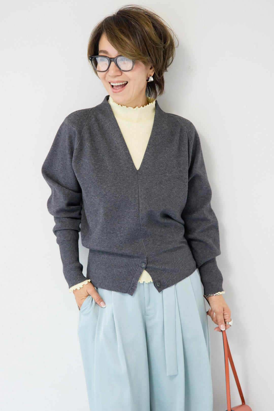 ベーシックVネックコンパクトニット