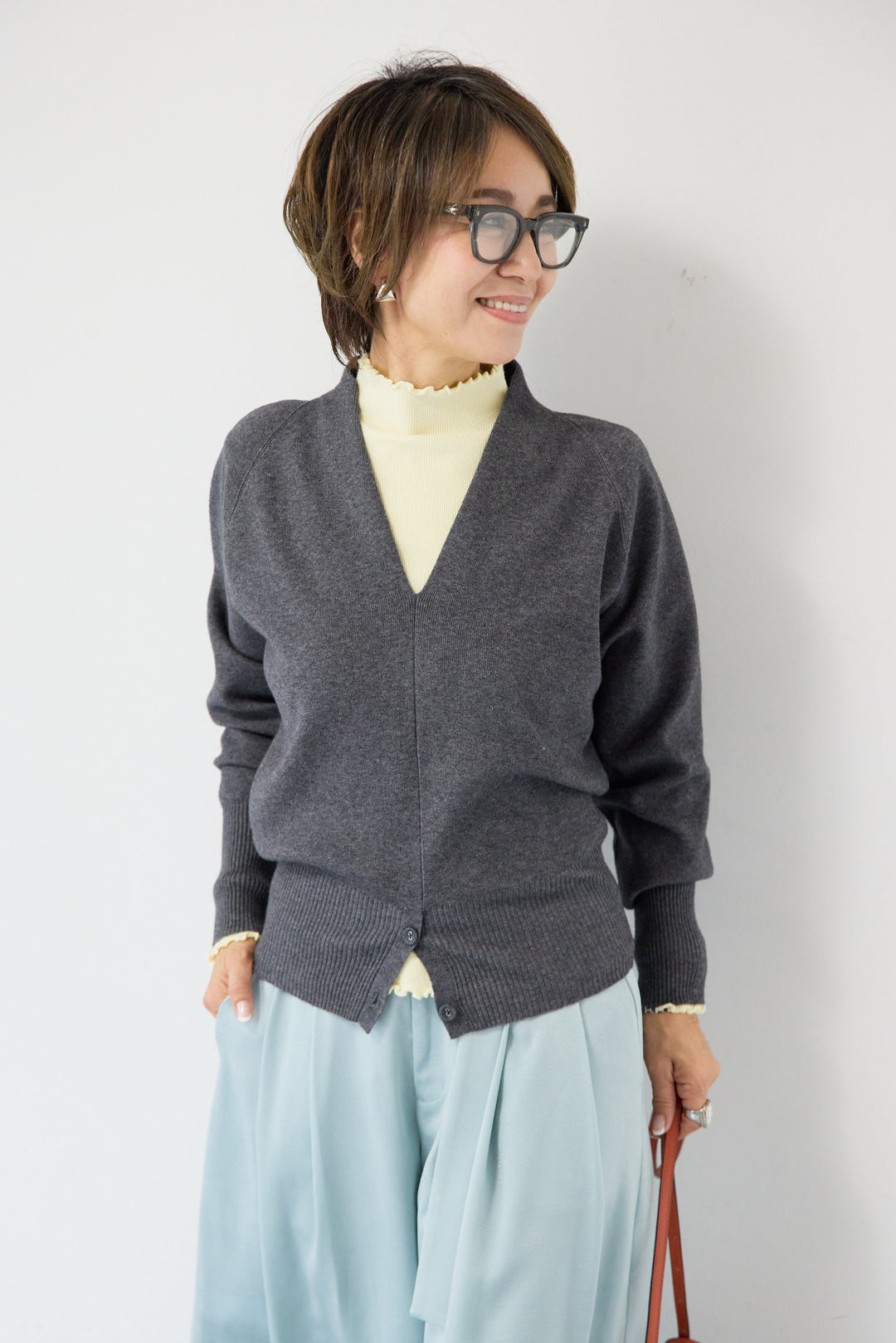 ベーシックVネックコンパクトニット