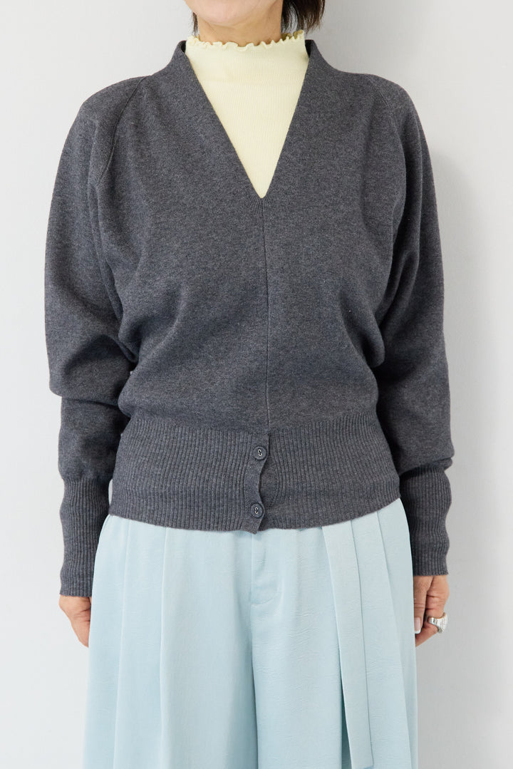 ベーシックVネックコンパクトニット