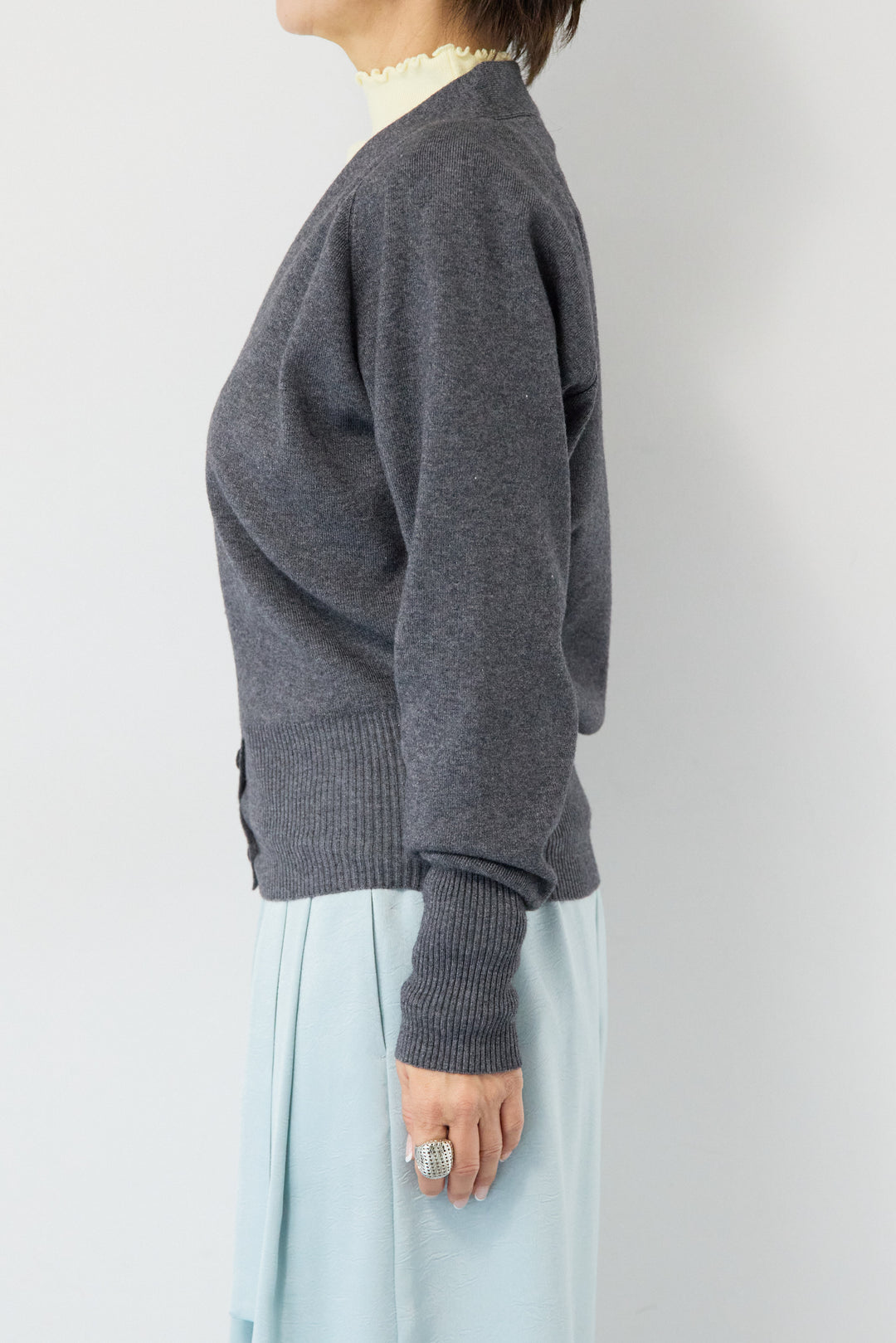 ベーシックVネックコンパクトニット