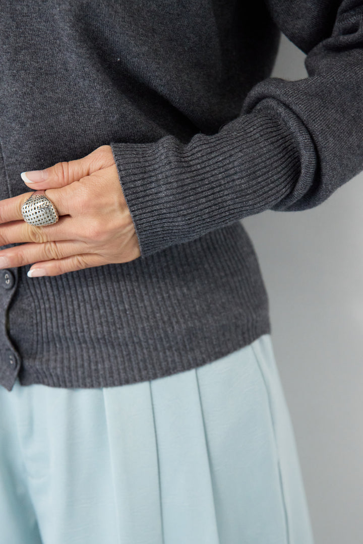 ベーシックVネックコンパクトニット