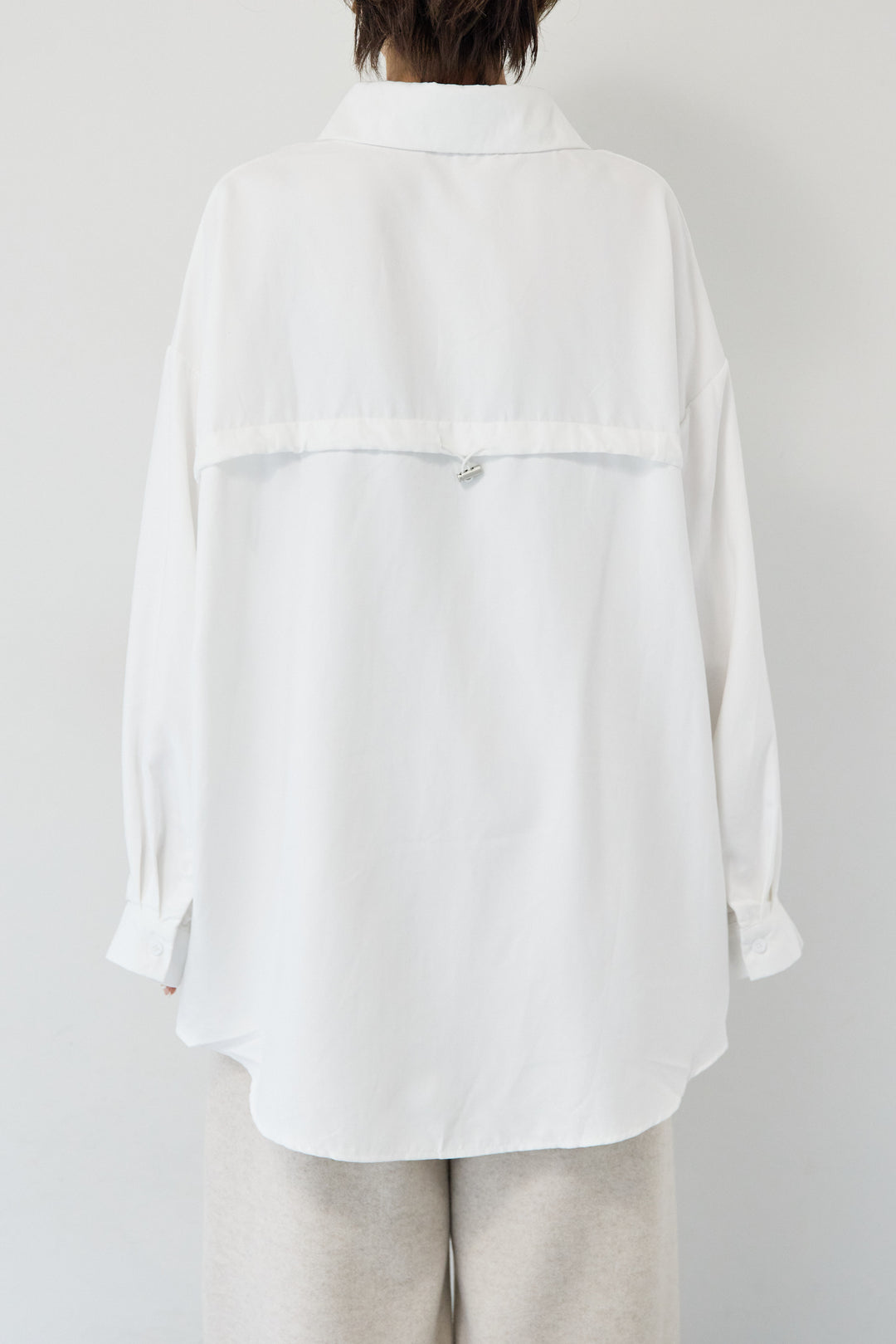 バックドロストシャツ