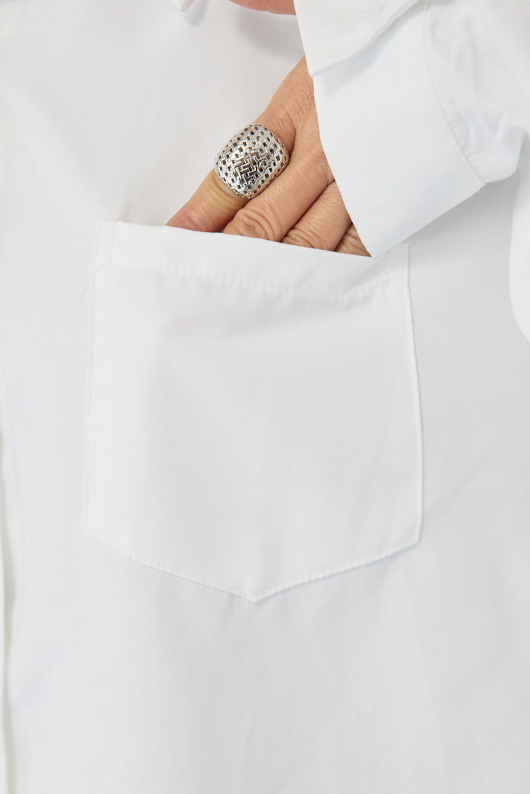 バックドロストシャツ