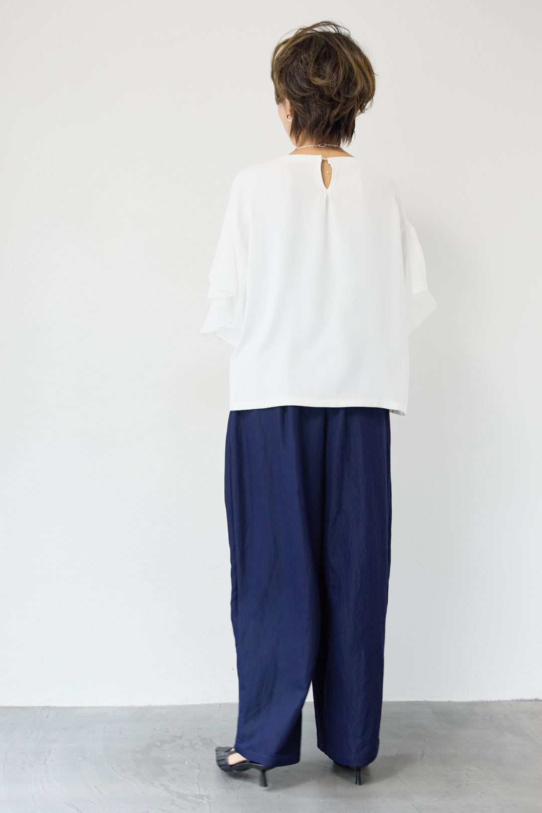 ラッフルスリーブブラウス