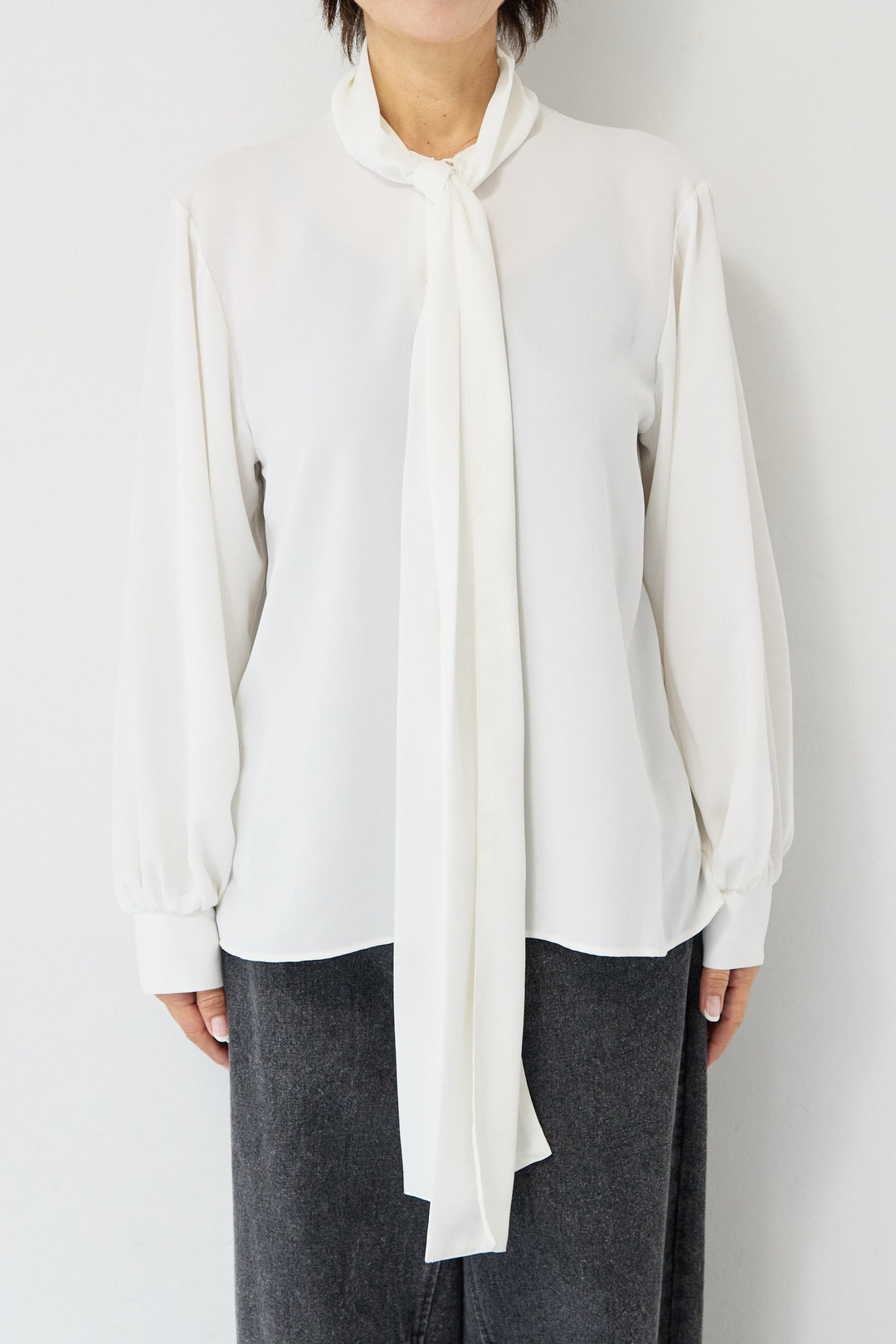 ボウタイブラウス