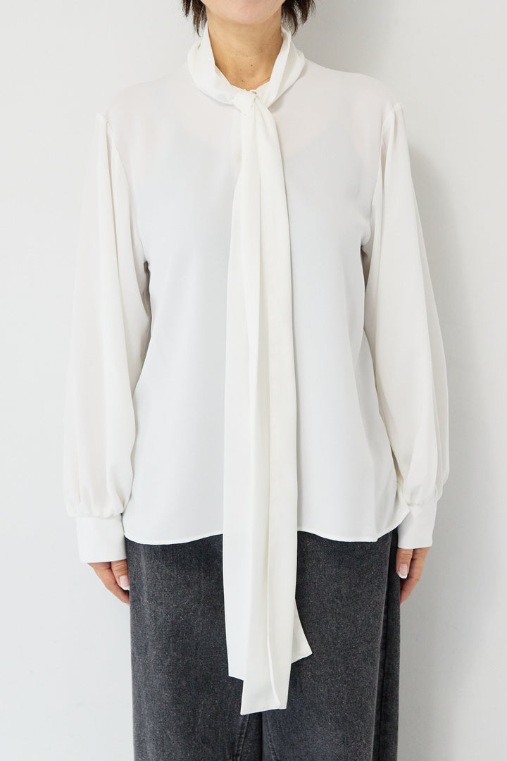 ボウタイブラウス