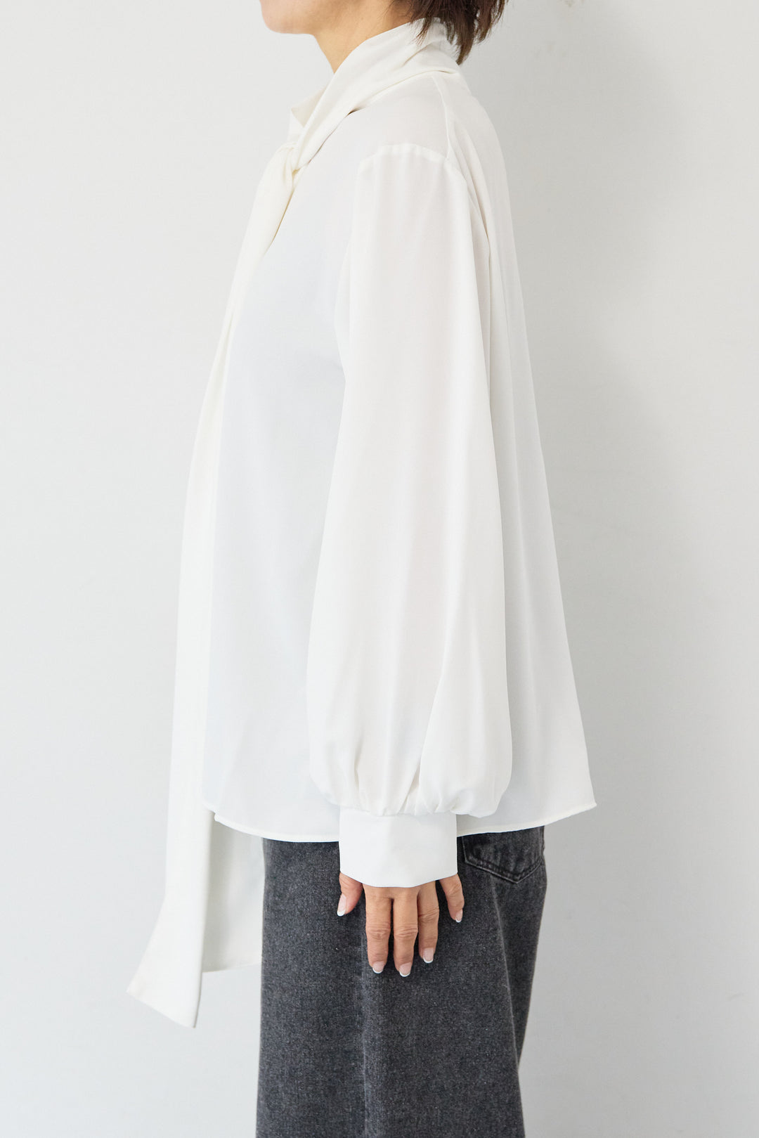 ボウタイブラウス