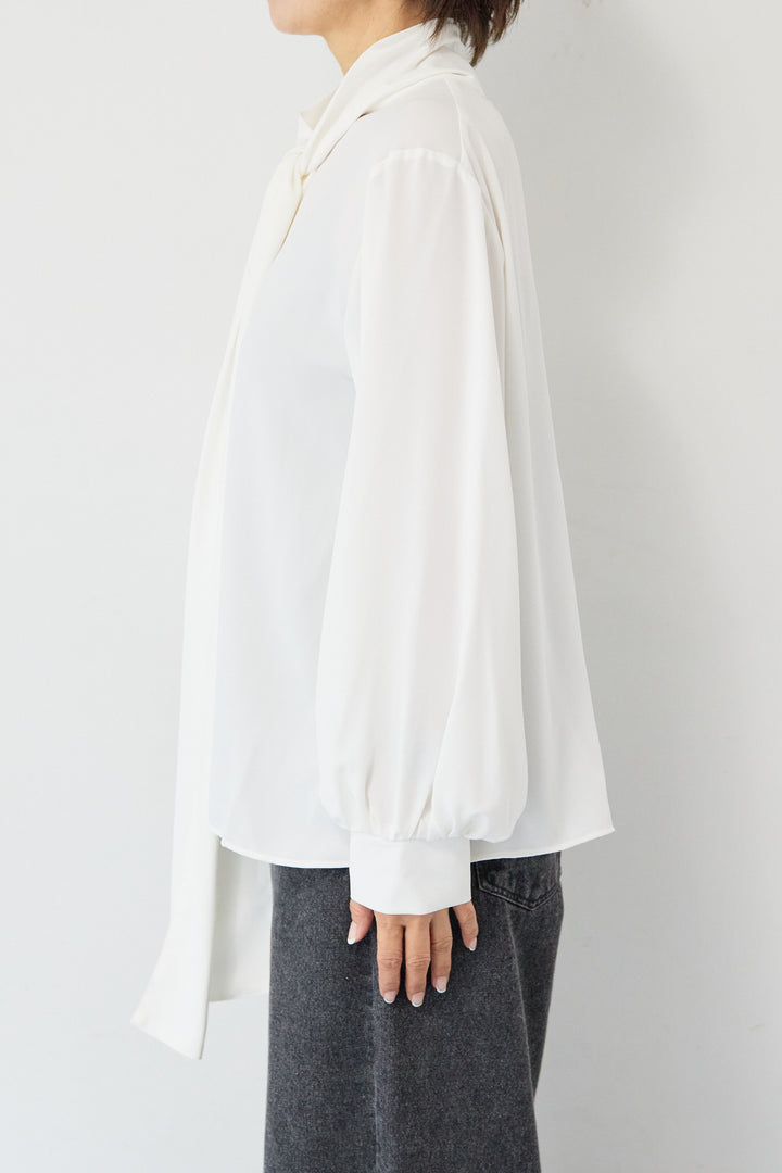 ボウタイブラウス