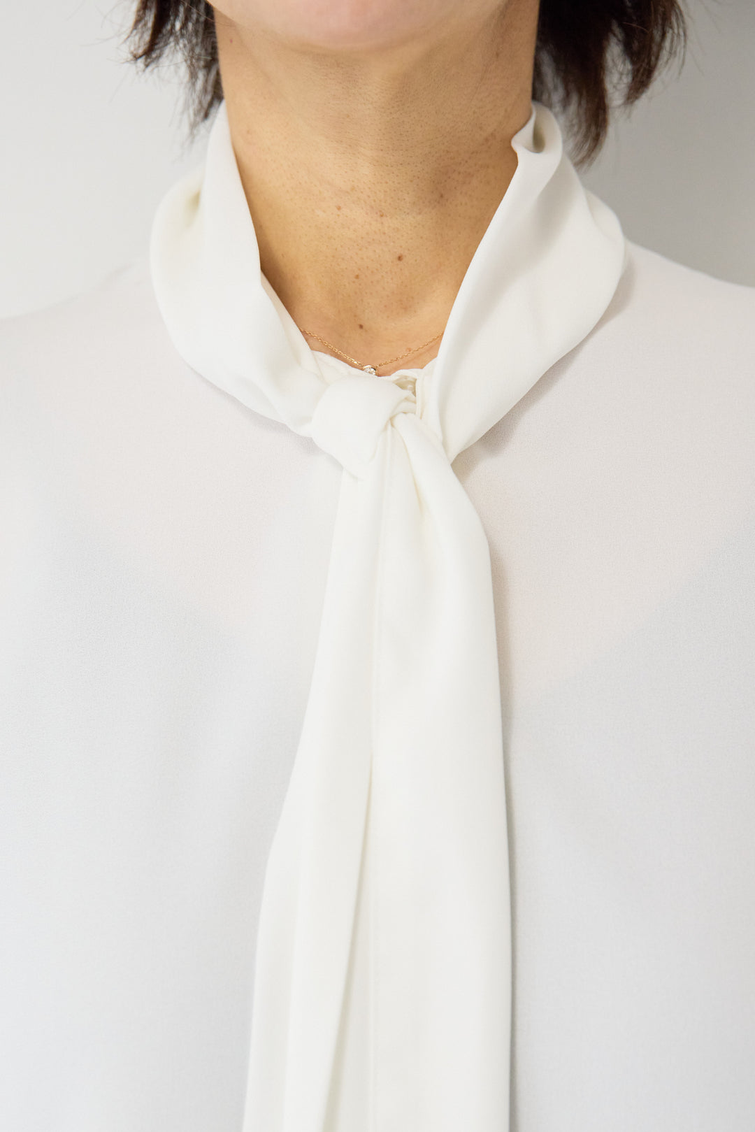 ボウタイブラウス