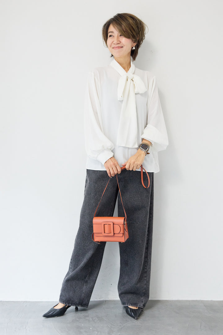 ボウタイブラウス