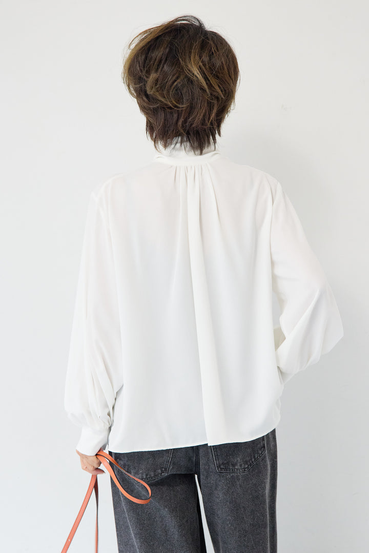 ボウタイブラウス