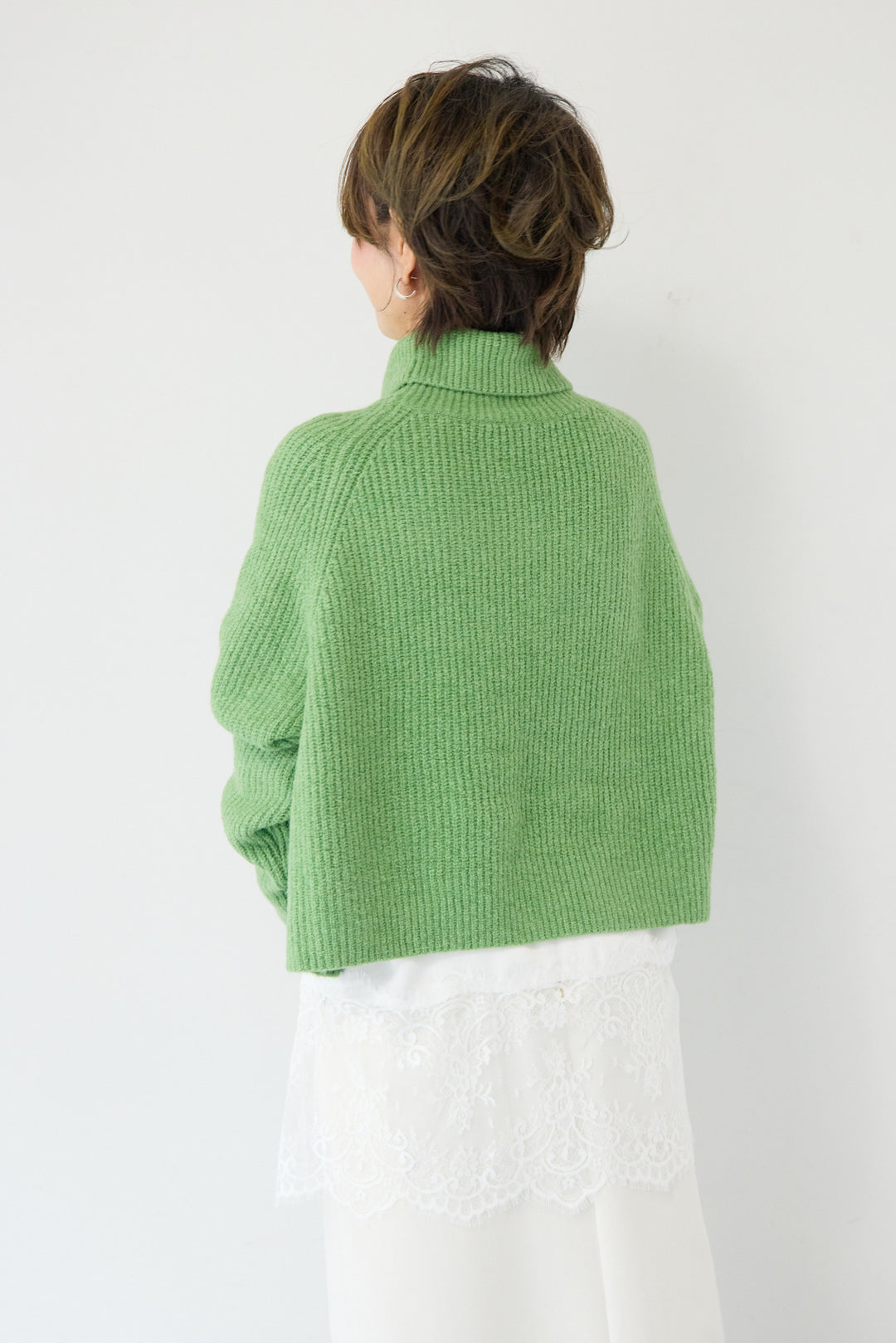 ウール混リブタートルショートニット