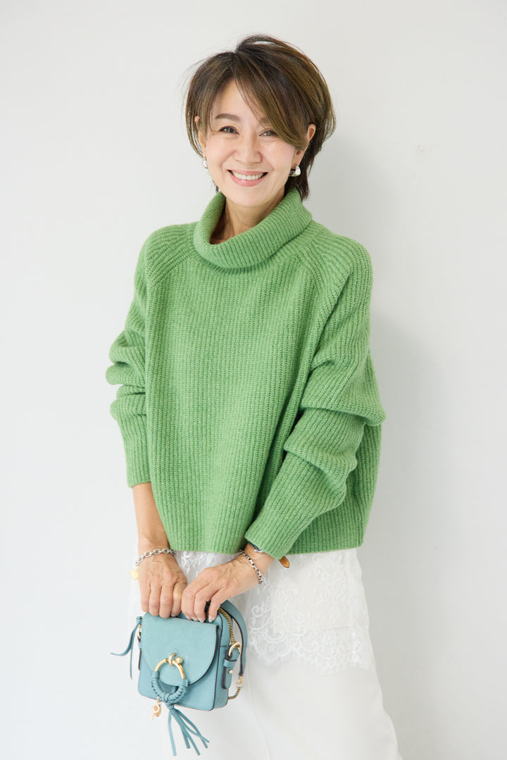 ウール混リブタートルショートニット