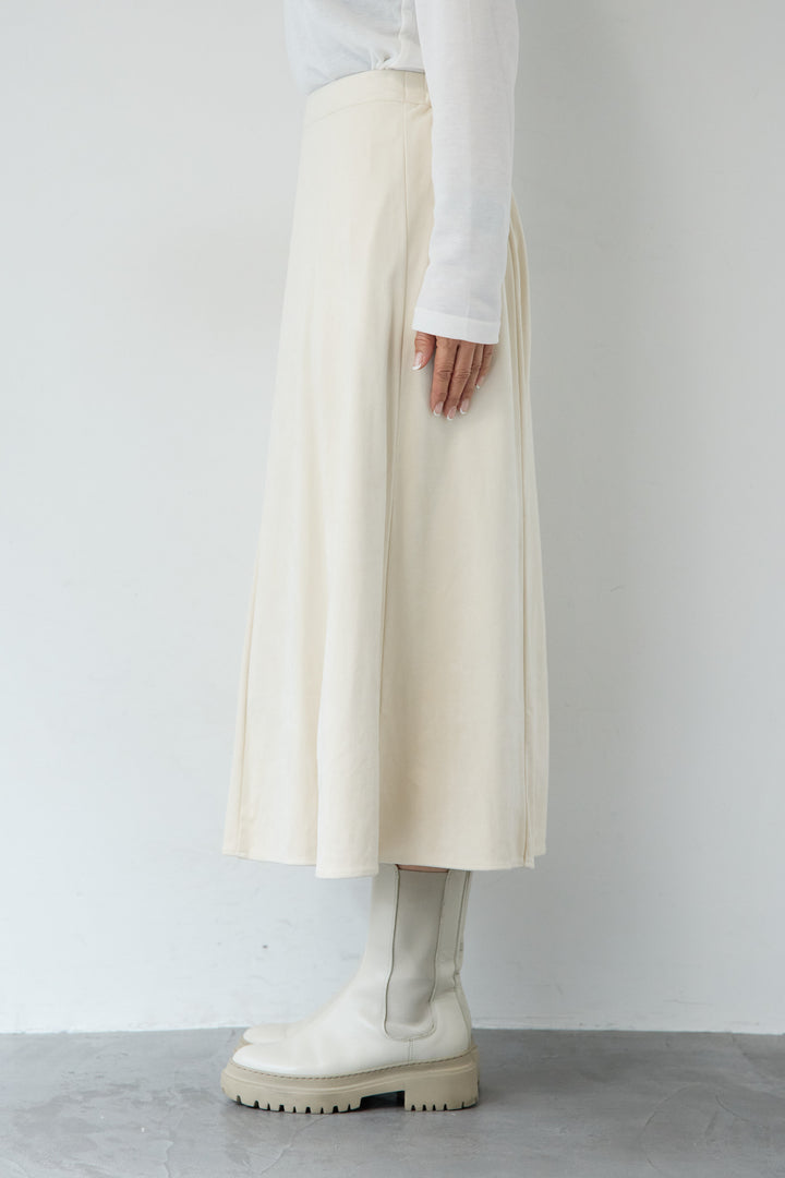 スエードセミフレアスカート