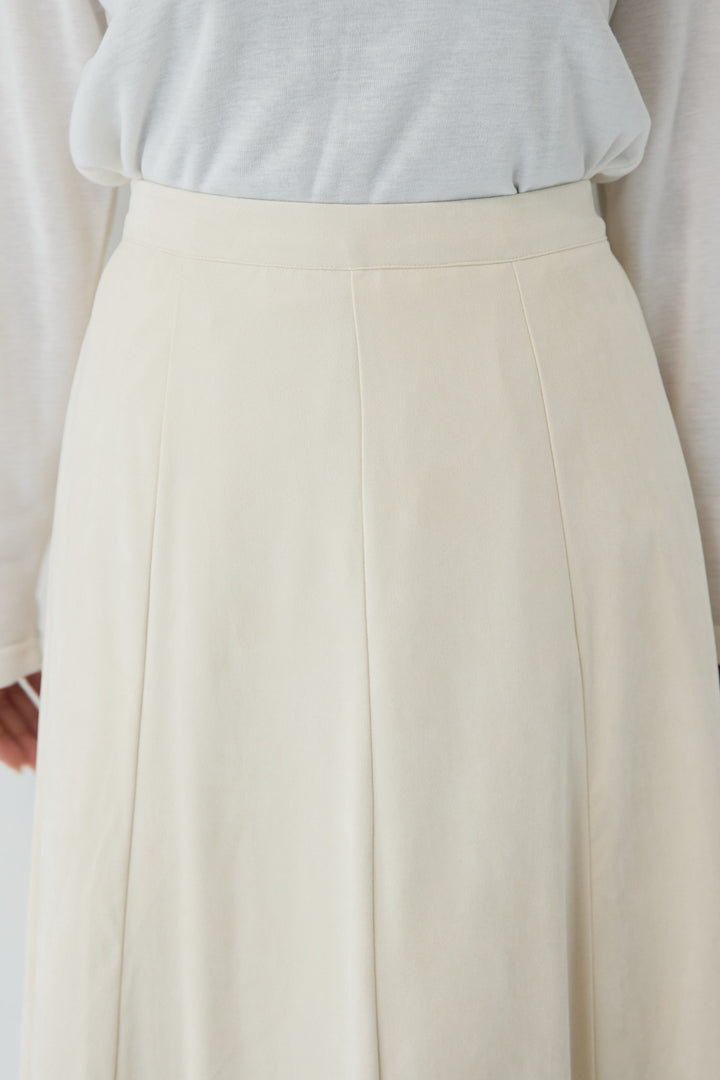 スエードセミフレアスカート