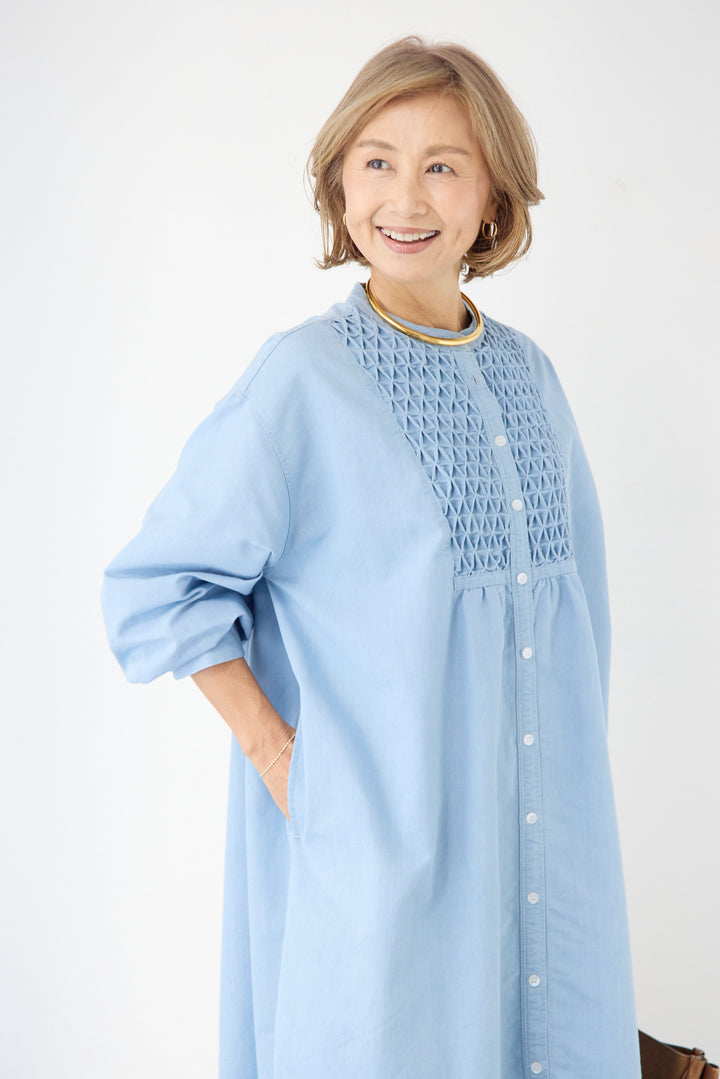ハンドスモッキングデニムワンピース