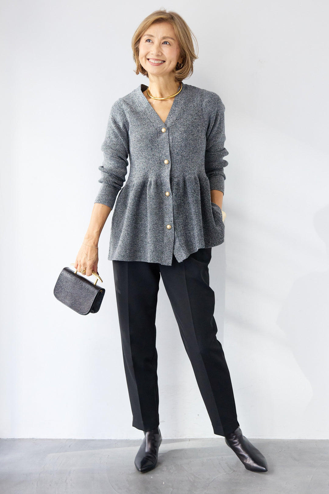 ゴールドボタンペプラムカーディガン