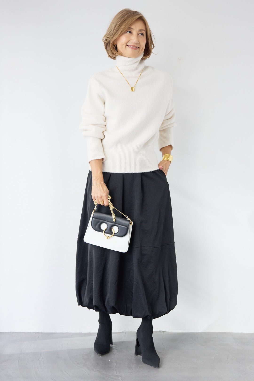 ライトウォームタートルネックニット